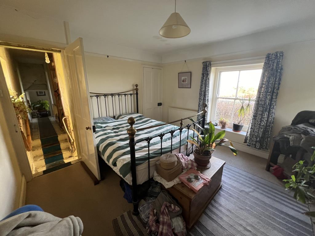Lot: 43 - DETACHED THREE-BEDROOM COTTAGE FOR IMPROVEMENT WITH PLANNING FOR EXTENSION - General view of bedroom 1